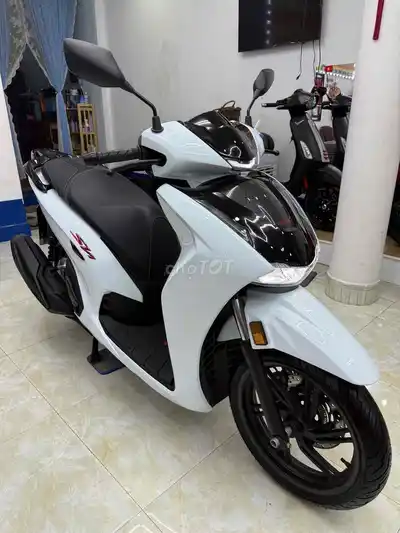Honda SH 350i 2025 Белый Spotify 8000 км