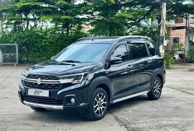 Suzuki XL7 7-местный черный бензиновый автомат