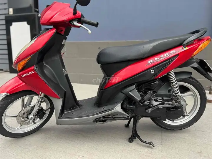 Honda Click 2024 Красный