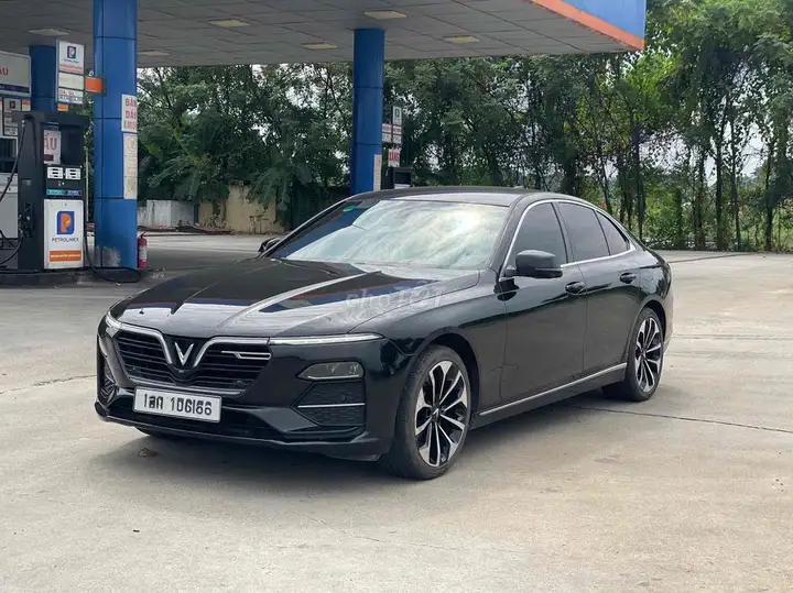 VinFast Lux A 2021 черный 5 мест