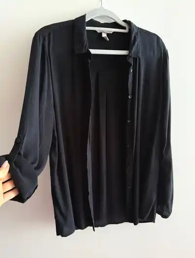 Черная легкая рубашка H&M, рукава подстегиваются на 3/4