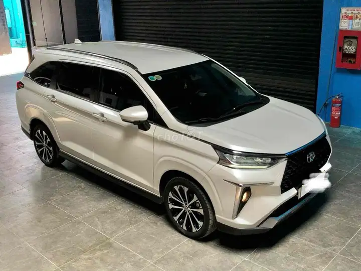 Toyota Veloz Cross Top Белый 7 мест 70000 км
