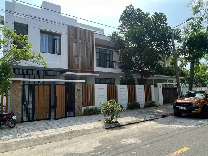 Дом 2 этажа, 5 спален, 270 м², Nam Viet A