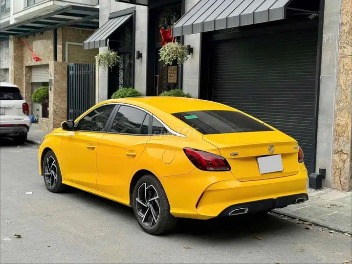 MG MG5 Luxury 2023, желтый