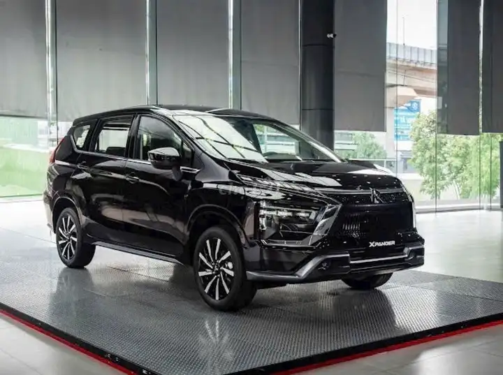 Mitsubishi Xpander 7 мест, черный