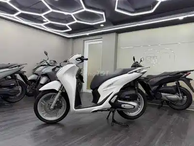 Honda SH 150 ABS 2021 бело-серо-черный, номера Хошимина, от собственника