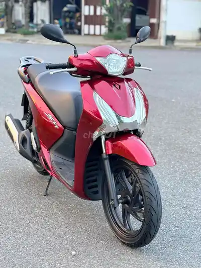 Honda SH 125 2015 красный супер красивый есть рассрочка