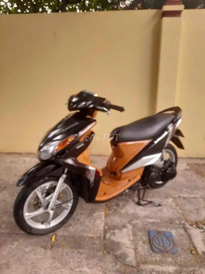 Yamaha Luvias, скутер, черный и коричневый