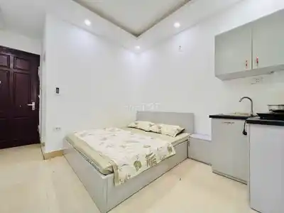Комната со всей мебелью и лифтом, Куан Нян