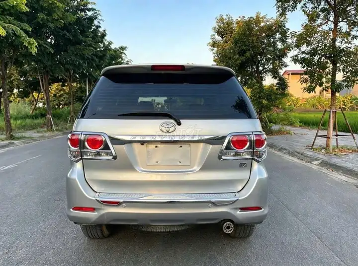 Toyota Fortuner AT 2013 Серебристый автомат
