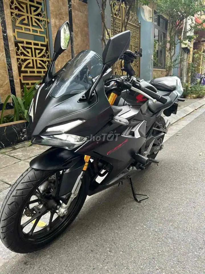 Honda CBR150 ABS FI 2022, пробег 6000 км, номер 29, как новая