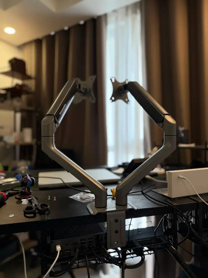 Кронштейн для двух мониторов Humanmotion HyperWork T6 Pro Dual