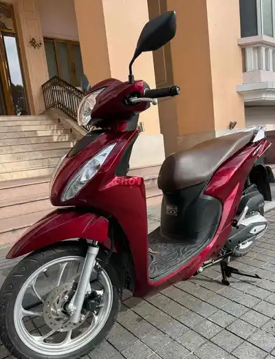 Хонда Вижн 2023 8000 км красная
