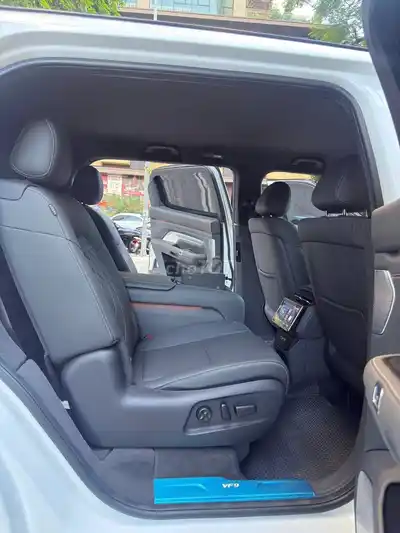 VinFast VF9 Plus 6S 2025, белый, 6 мест
