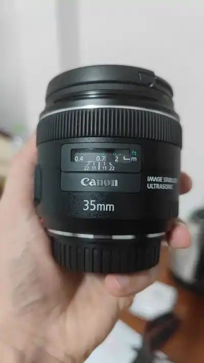 Объектив Canon EF 35mm f/2 IS USM и Led светильник Ulanzi VL120