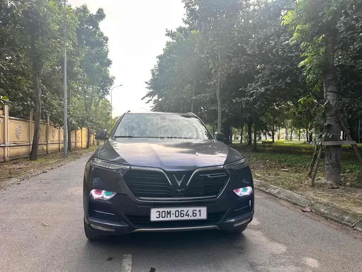VinFast Lux SA Plus 2022, серый, 90000 км