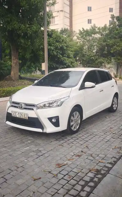 Toyota Yaris автомат, 5 мест, бензин, белый