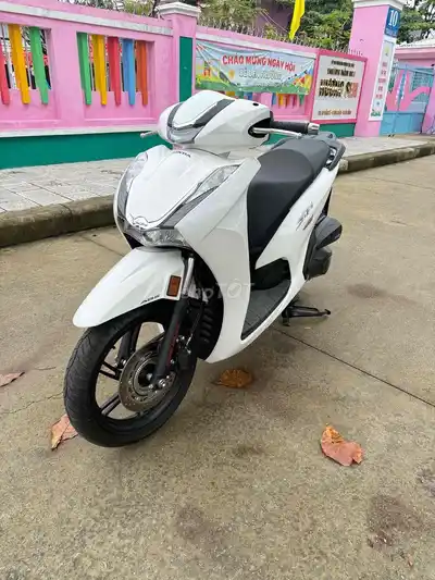 Honda SH 350i 2023 Белый 6000 км