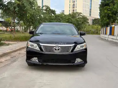 Toyota Camry 2014 2.0E черная 100000 км