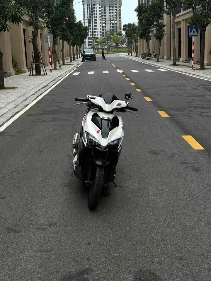 Honda AB 125 2016 белый черный