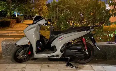 Импортный серый цемент Honda SH350i