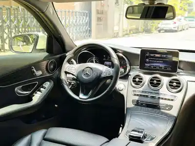 Mercedes C200 2017, 100 тыс. км, белый