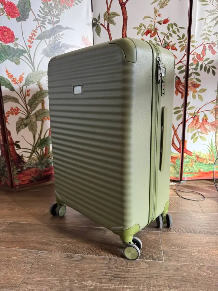 Чемодан Hard Shell Suitcase Olive Green