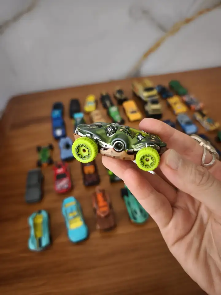 Коллекция из 42 машинок Hot Wheels