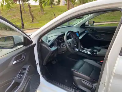 Белый седан MG MG5 2023 1.5 AT на 5 мест