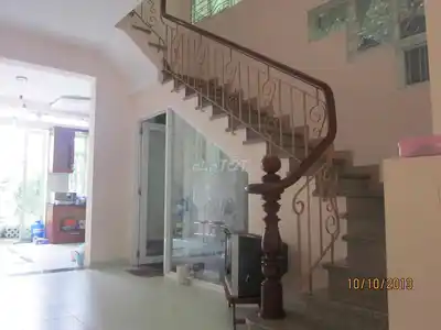 Дом с заездом для грузовика на улице Dương Quảng Hàm, район Gò Vấp, 5x18м, 4 спальни