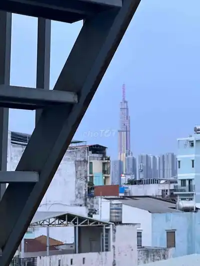 Сервисные апартаменты с балконом, вид на Landmark 81