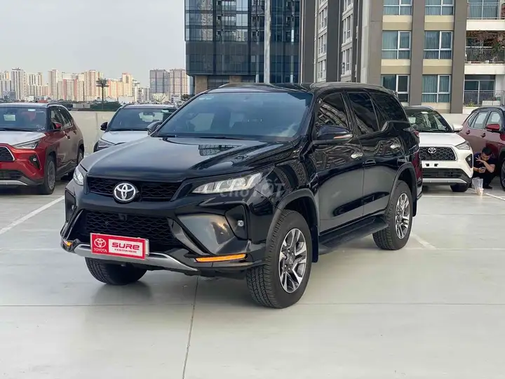 Toyota Fortuner Legender 2025 2.7V 4x4 AT черный