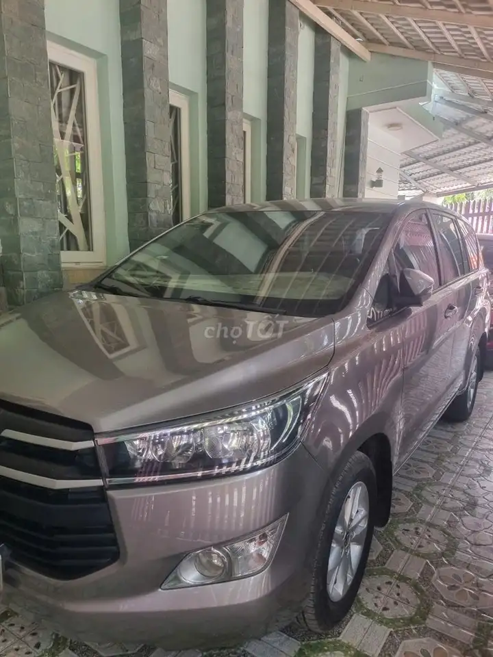 Toyota Innova 2.0E 2019 серый серебристый 7 мест