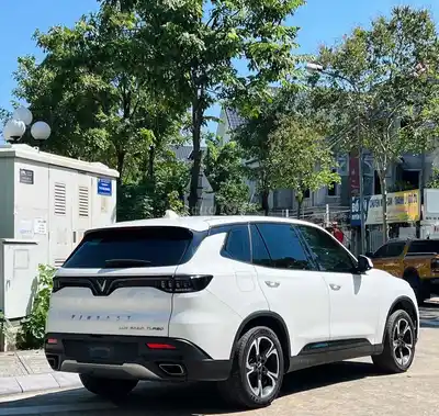 VinFast Lux SA 2019 Base белый 50000 км