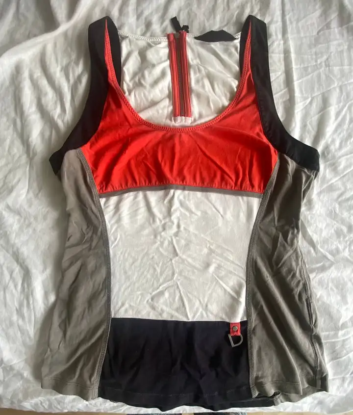 Розовая толстовка J.B4, рубашка Mango, майки Karen Millen, Miss Sixty, футболка Armani Exchange
