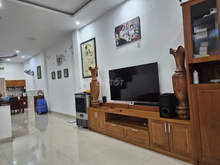 Дом 3 этажа, 100 м², парковка, ул. 7,5 м, Ныт Чы Май