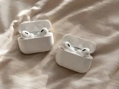 AirPods Pro 2 (2 пары: Lightning и USB-C)