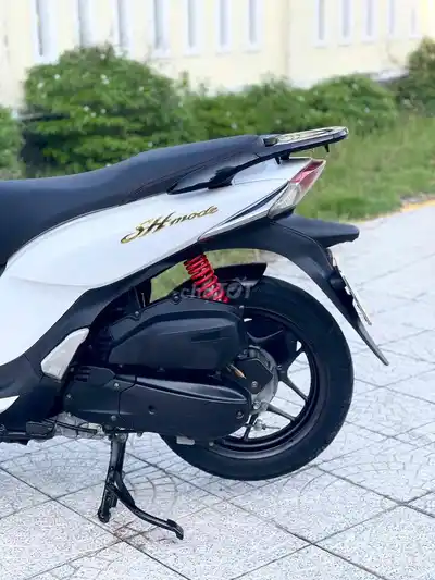 Модель Honda SH 2017, белый, черный, ключ Smakay