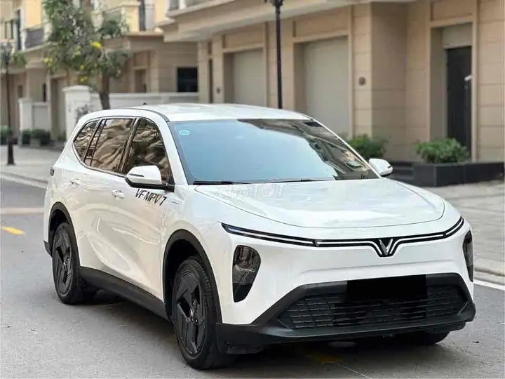 VinFast MPV7 Белый