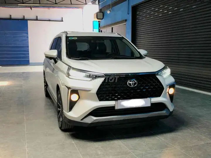 Toyota Veloz Cross Top Белый 7 мест 70000 км