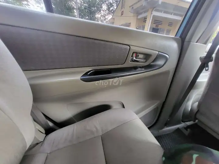 Toyota Innova E 2015 МКПП Синий 7 мест