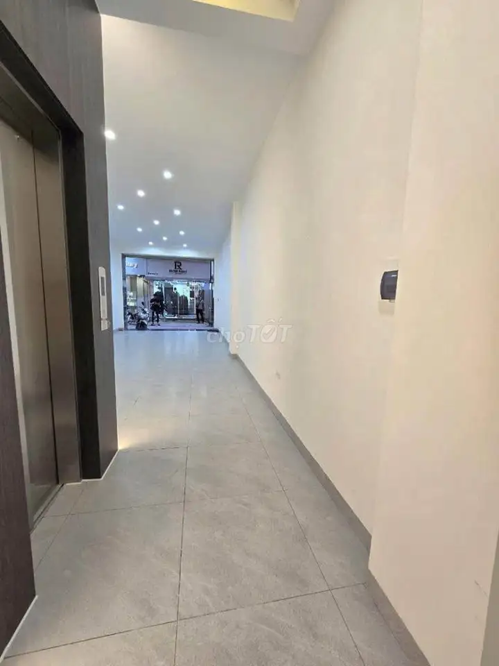 Коммерческий дом на улице, лифт, 60м2, Донгда