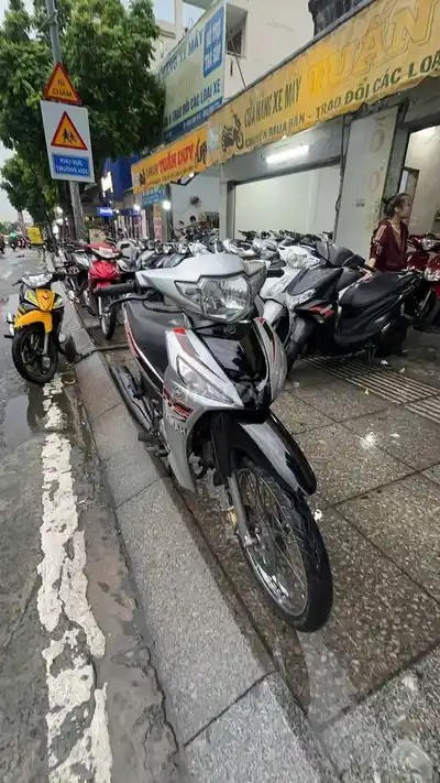 Yamaha Sirius RC FI 2024 Черный, Серебристый Б/У