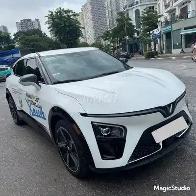 VinFast VF7 Plus 2025