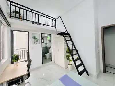 Антресоль + кровать, отдельная кухня, чистый санузел, 136 Trieu Khuc