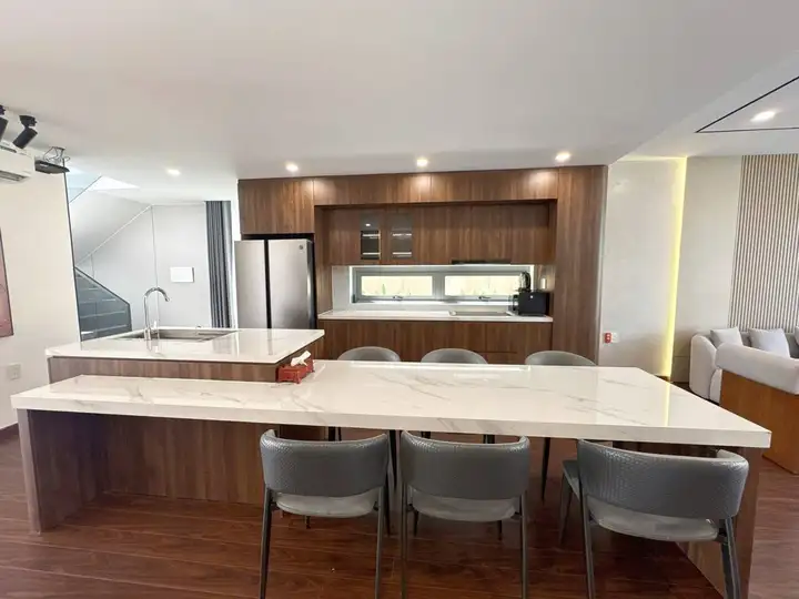 Вилла 3 этажа, 5 спален, 350м2