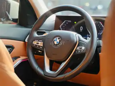 BMW 320i СПОРТЛАЙН LCI 2024 белый 15 000 км