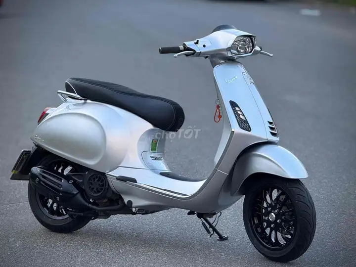 Piaggio Vespa Sprint iGet ABS серебристый