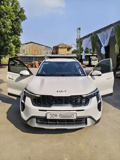 Kia New Sonet 2024 Luxury 1.5 AT 27 тыс. км белая