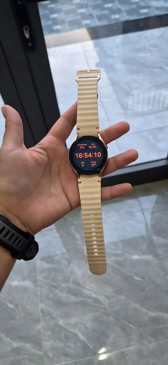 Смарт-часы Samsung Galaxy Watch 4